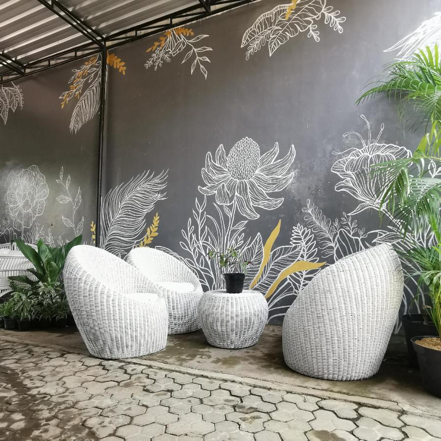 Snooze Ijen Hostel Banyuwangi  Buitenkant foto